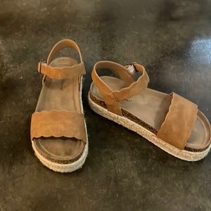 Brown espadrille sandals, size 8